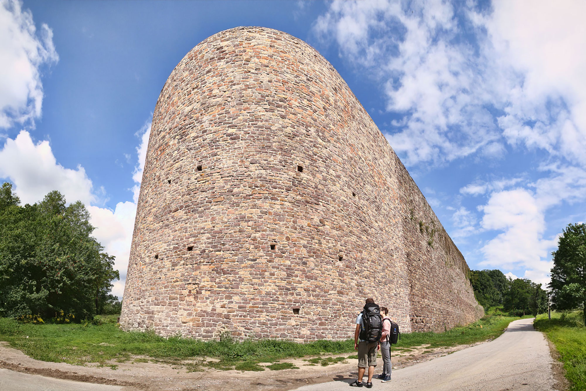 Mur oporowy w gminie Miedziana Góra – widok z lotu ptaka