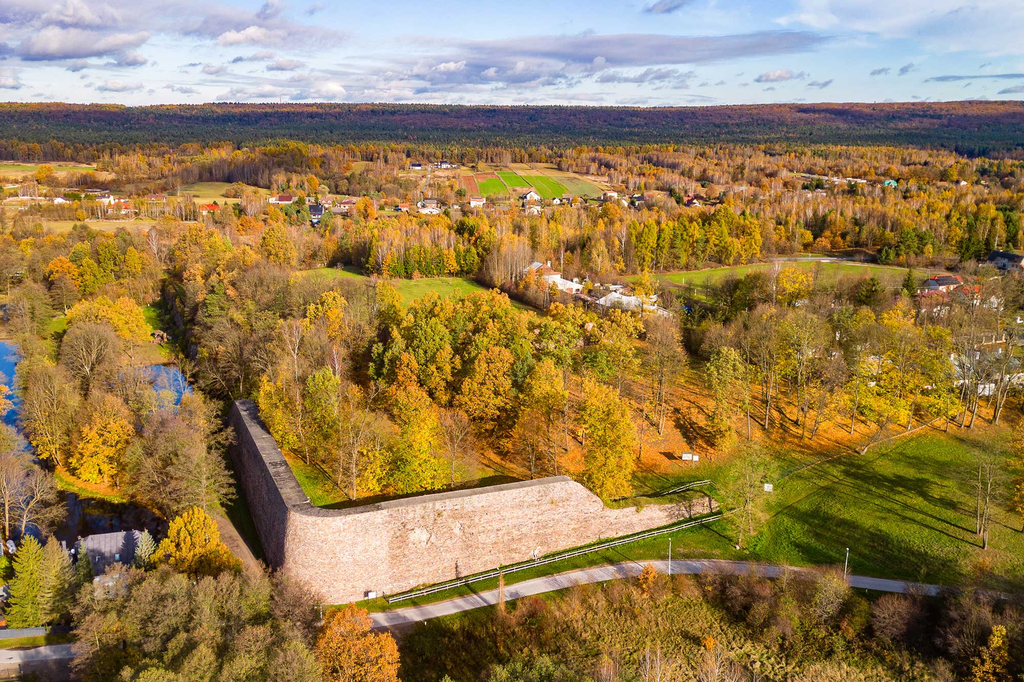 Mur oporowy w Bobrzy fotografia z powietrza