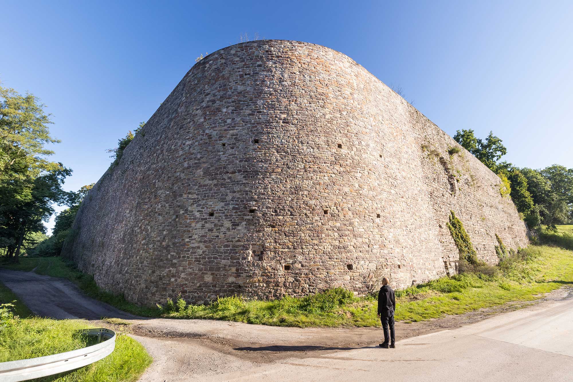 Mur oporowy w Bobrzy