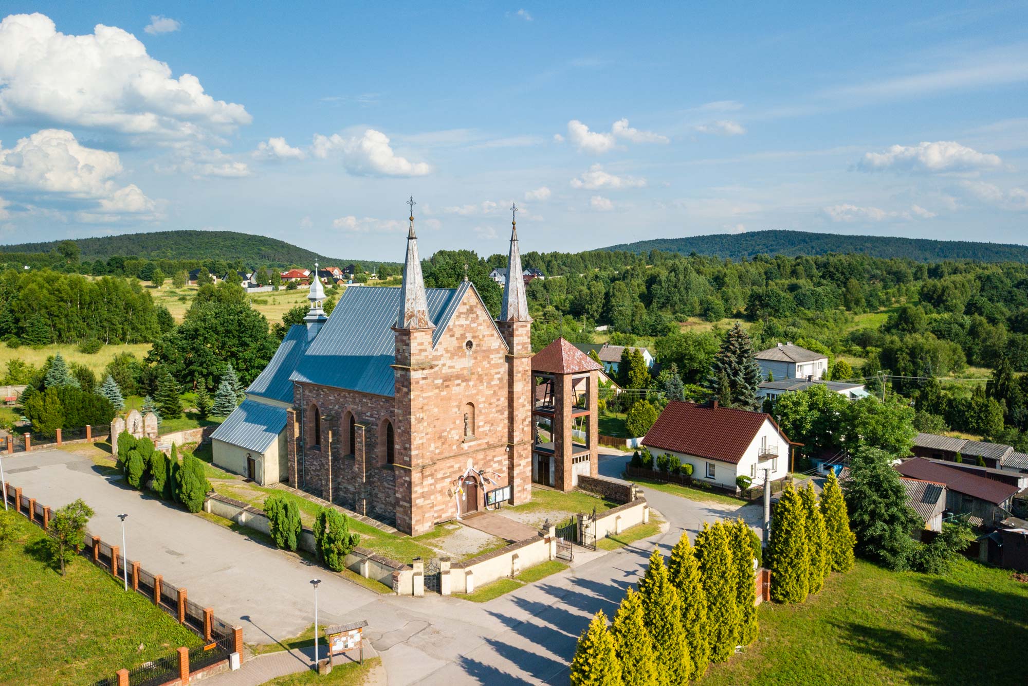 Kościół parafialny w Ćmińsku architektura historyczna