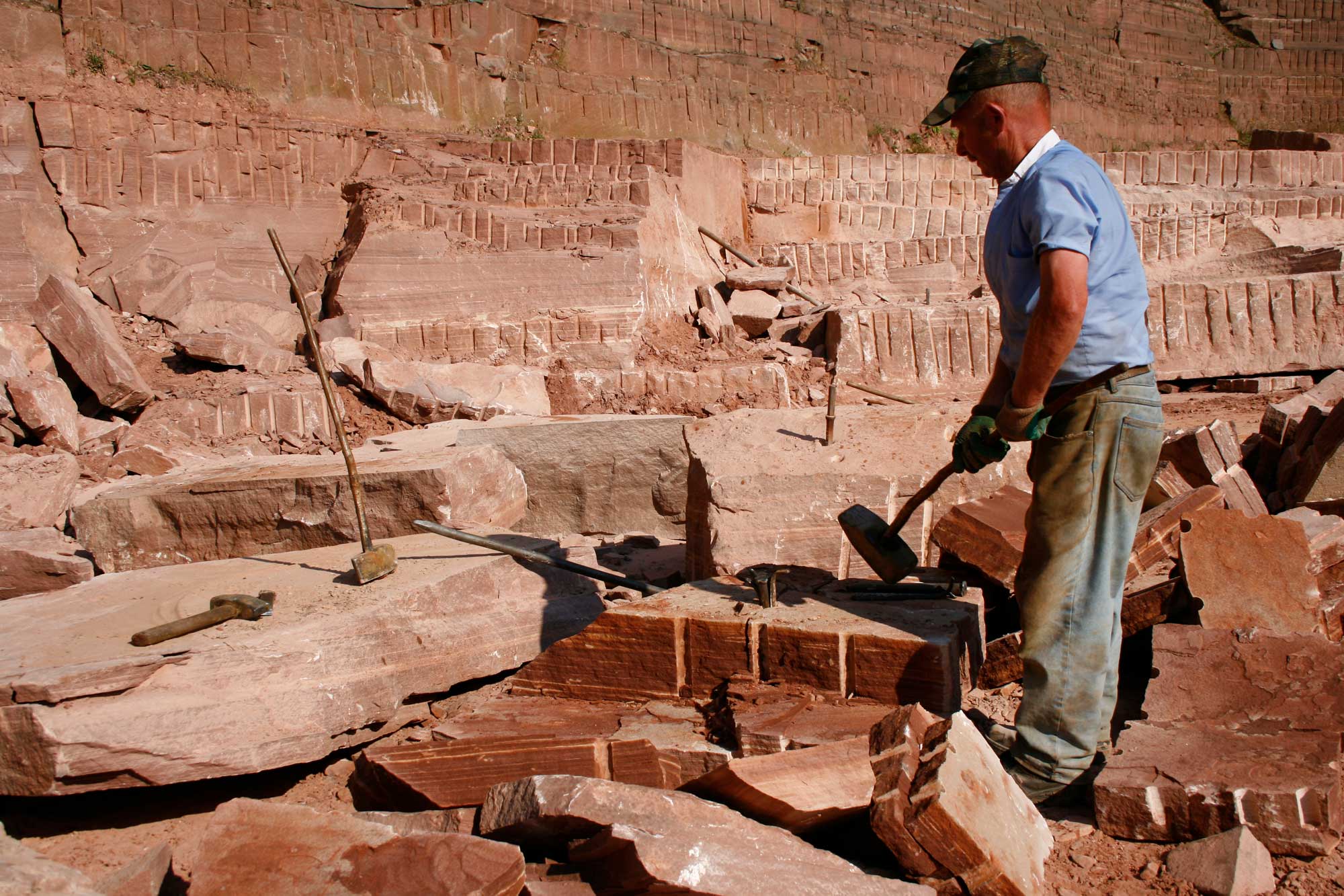 Wyrobisko piaskowca w Tumlinie – połączenie geologii i historii regionu