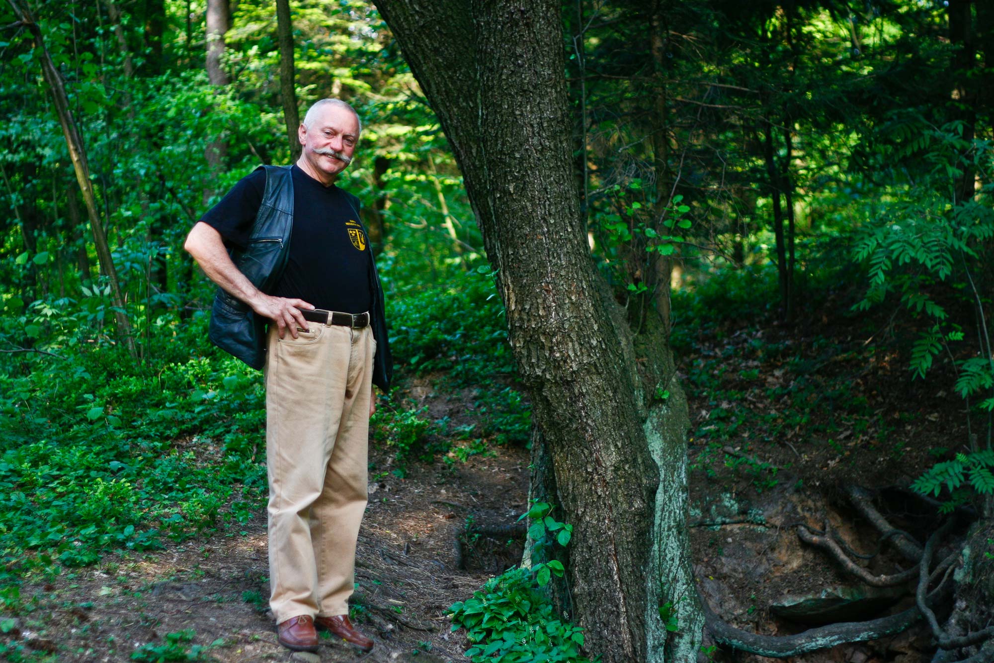 Źródło Grodowe w Ćmińsku – pomnik przyrody wypływający z piaskowców dolnotriasowych