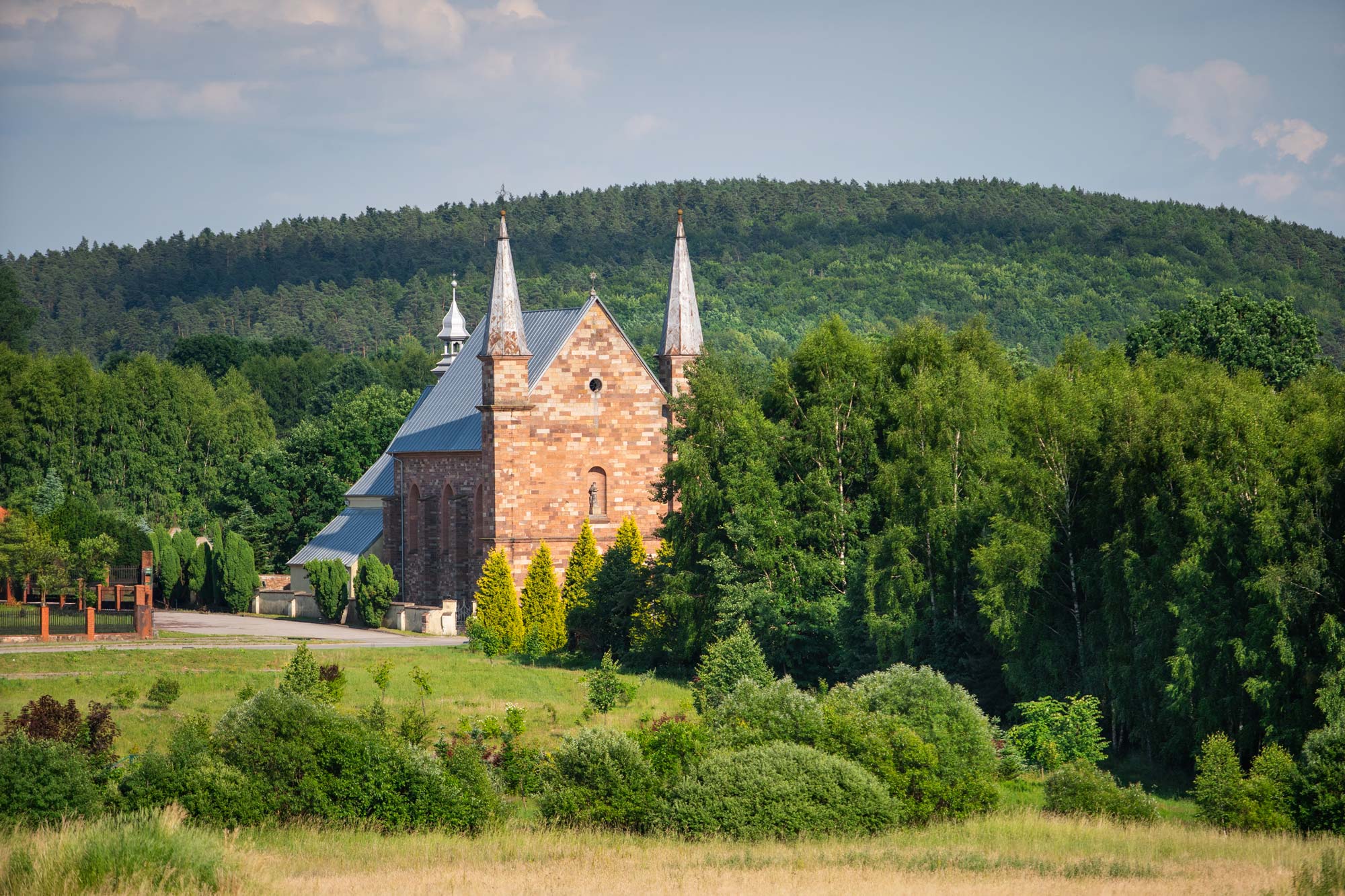 Ćmińsk – kościół, gmina Miedziana Góra, atrakcje turystyczne